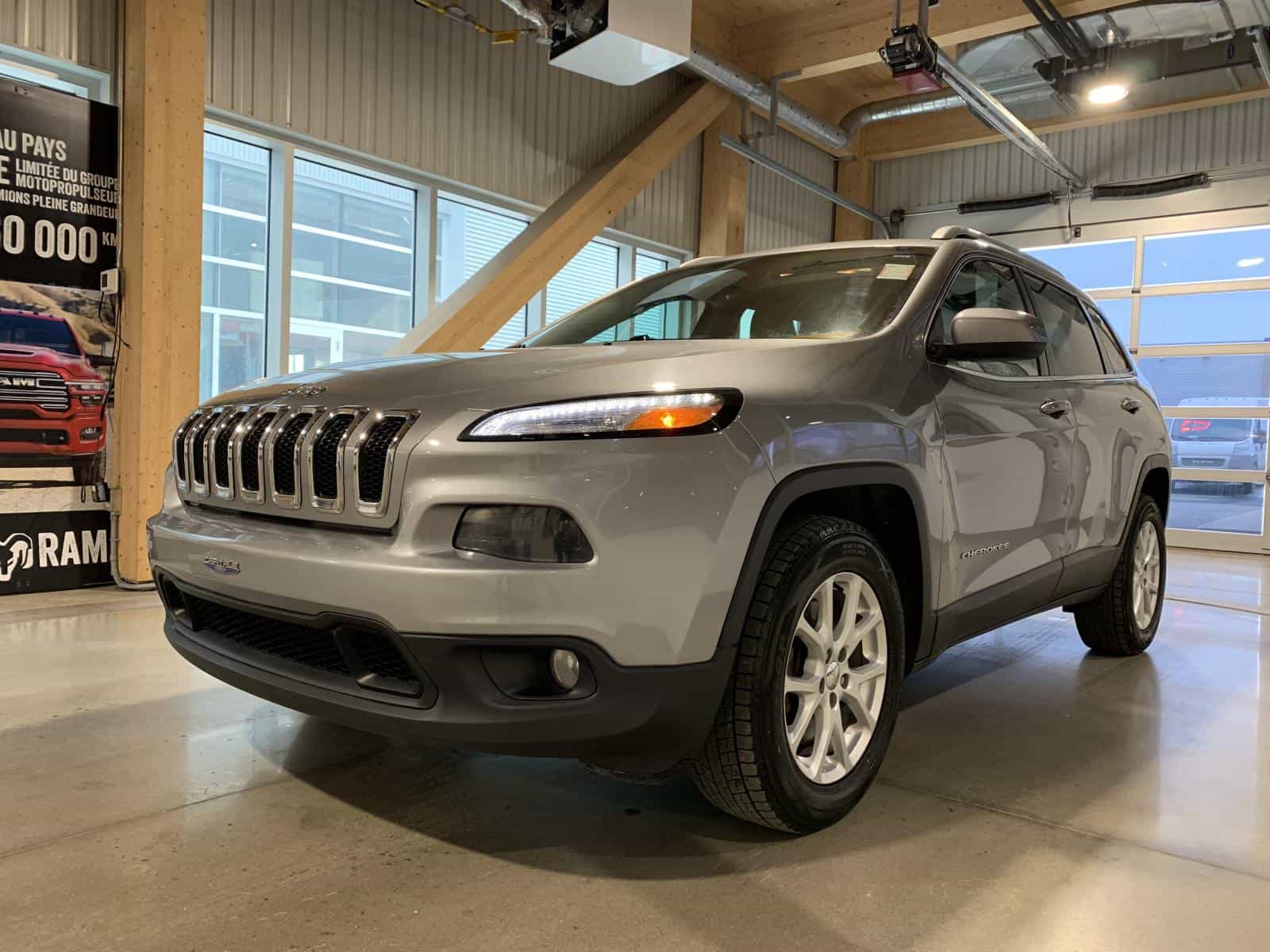 Image 2 Jeep Cherokee North 2016