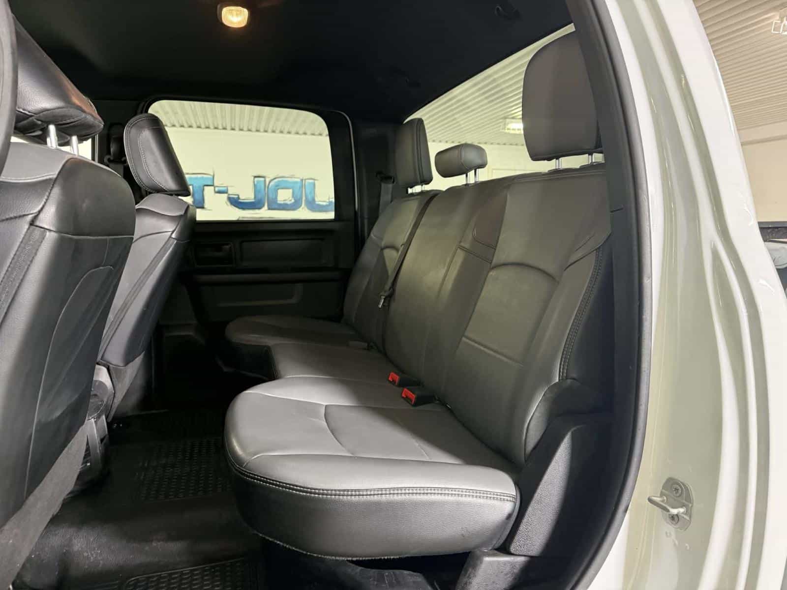 2023 RAM 2500 Tradesman Tradesman - Image 9