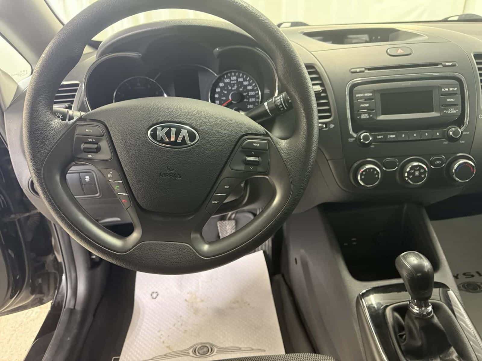 Image 11 Kia Forte LX 2017
