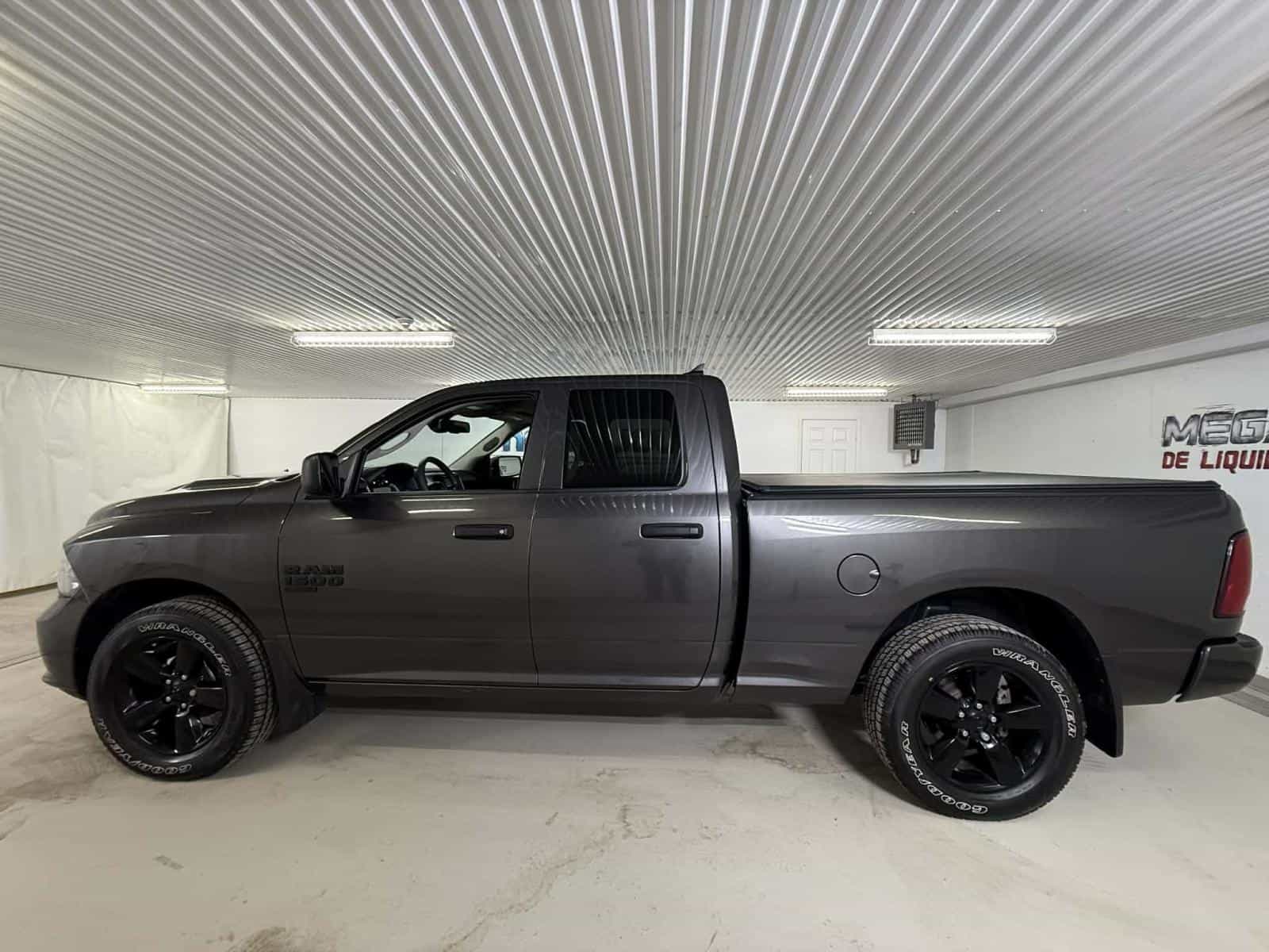 Image 2 RAM 1500 Classic Express 2023