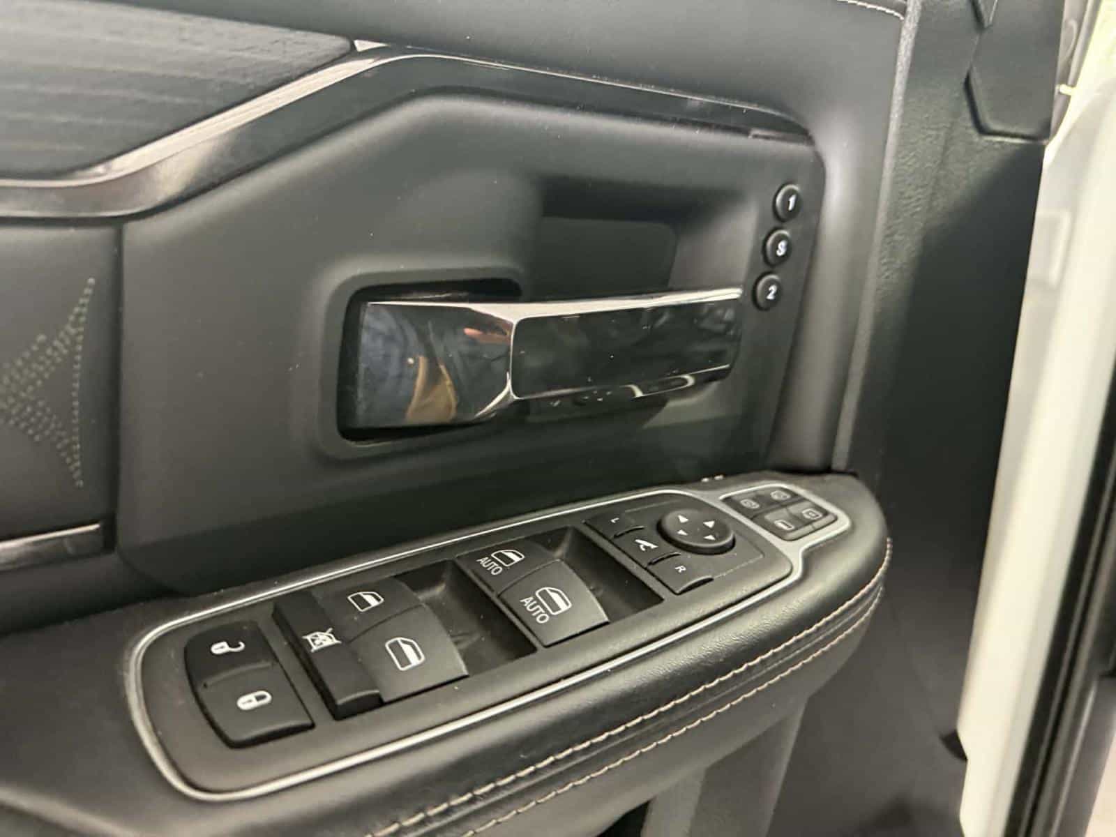 Image 10 RAM 2500 Limited 2024